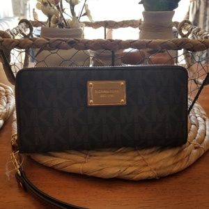 Michael Kors Jet Set wallet Last day forsale